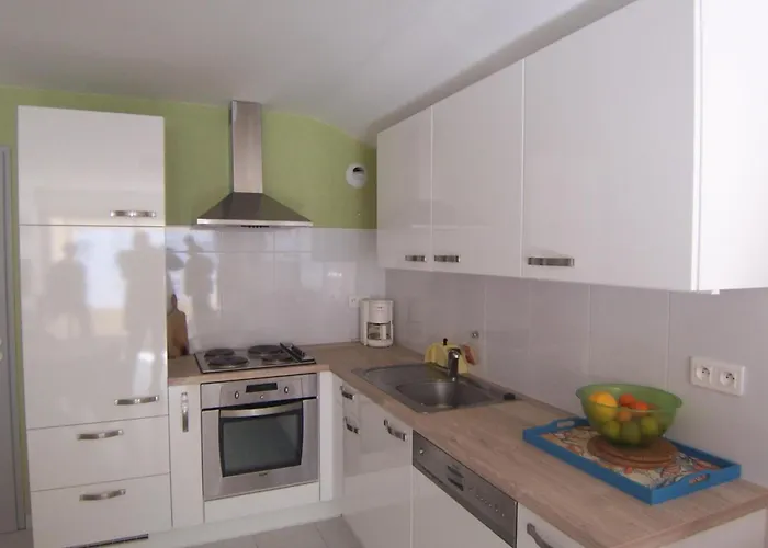 Avec Garage A 2 Min De La Plage, Balcon, Wifi, Proche Commerces - Fr-1-197-188 莱萨布勒-多洛讷